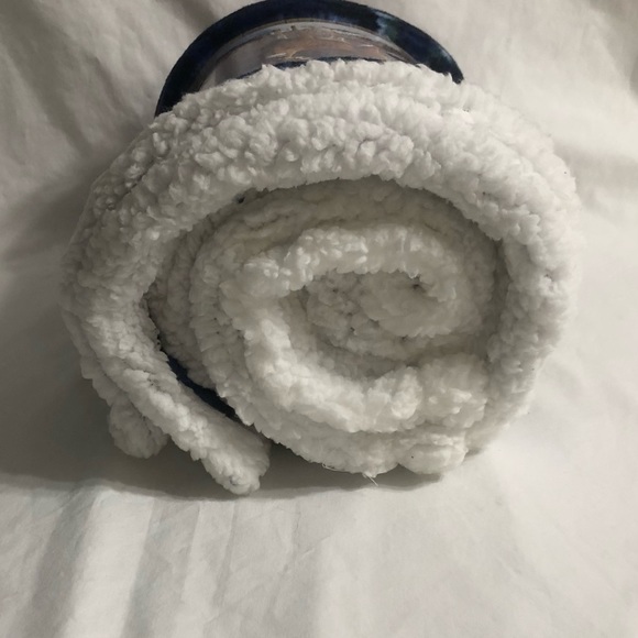 Silky double sherpa throw brown. Size 50in x 60in - Picture 3 of 5